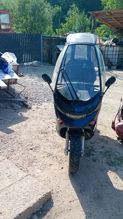 Vând motoreta benelli