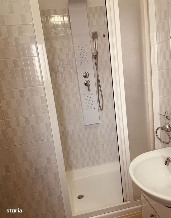 Apartament 3 camere 100mp, 2 bai, terasa, parcare, zona Grand Hotel It