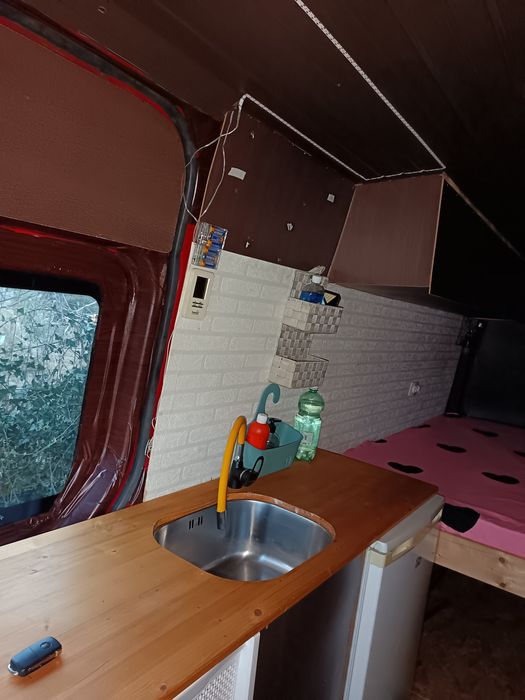 Vând Volskwagen Crafter rosu