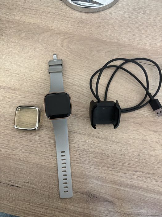 Смарт часовник Fitbit versa 2