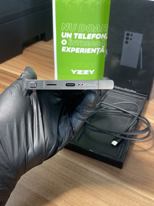 Samsung Galaxy s24 ultra • 256 GB • Titanium Black