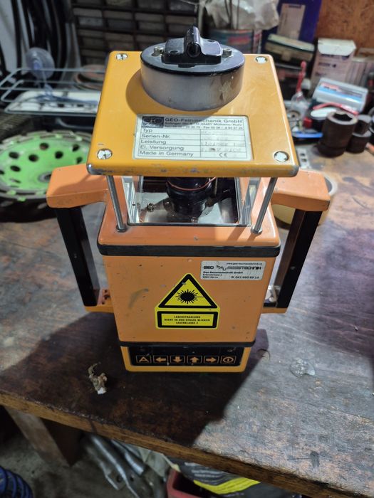 Nivelar laser rotativa GEO DEFECTA