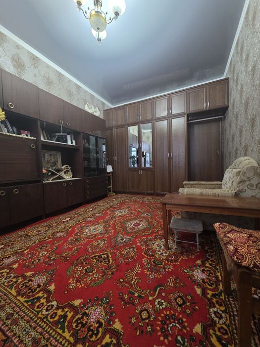 Кибрай тумани Бирлик махалласида 6 сотих 7 хонали  уй сотилади.