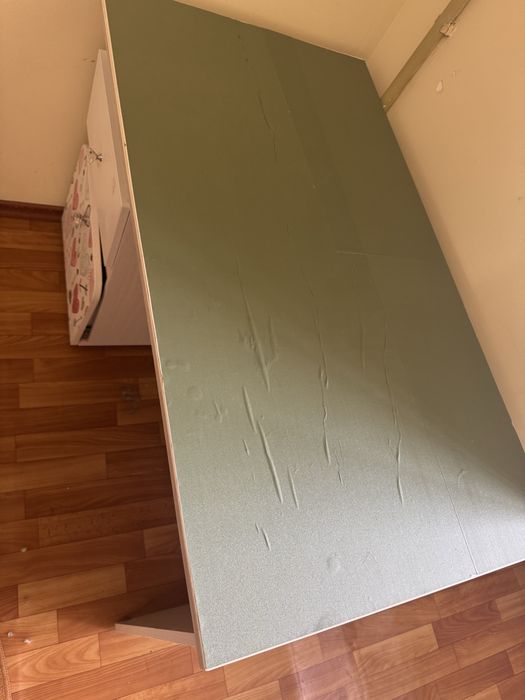 белый письменный стол