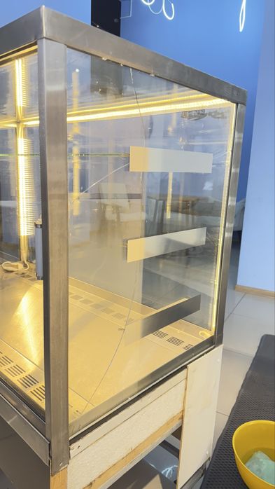 Кондитерская витрина