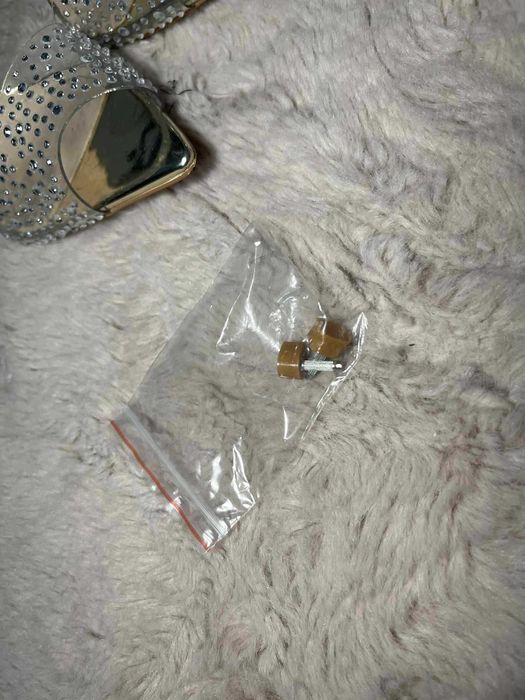 Обувки на висок ток с камъни