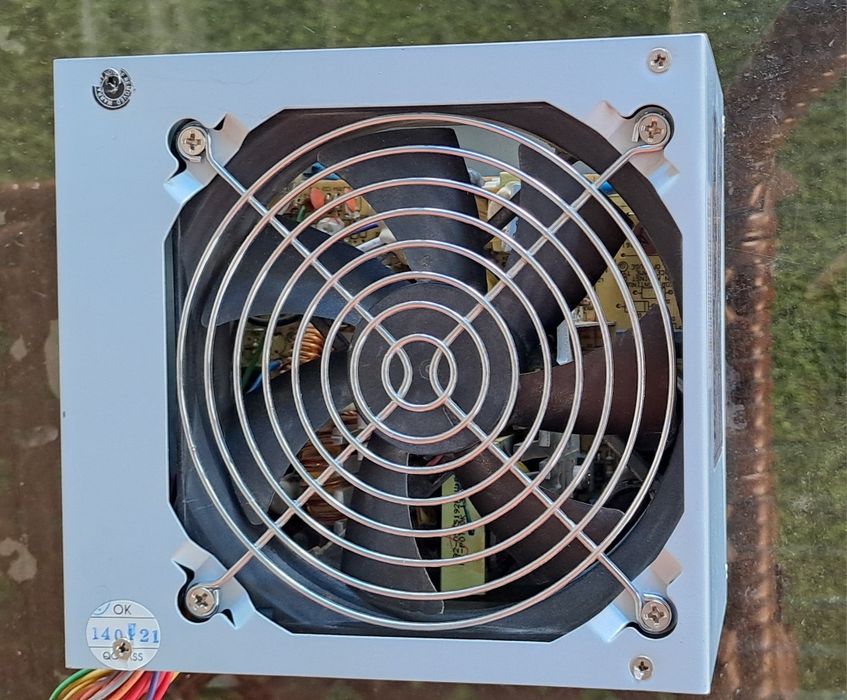 Продам блок питания Huntkey