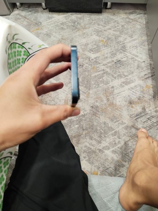 Продам iphone 13
