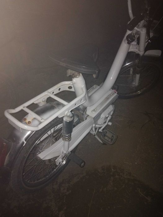 Scuter moped gareli