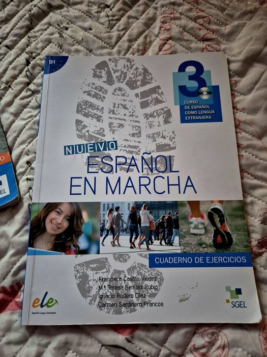 Учебник и учебна тетрадка по испански
