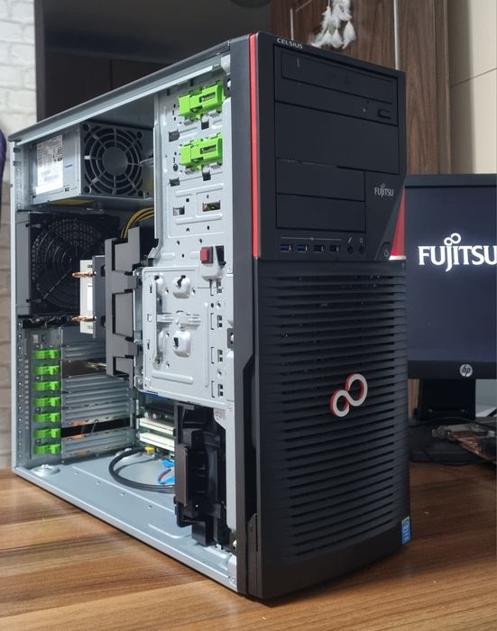 Unitate Server Fujitsu: Xeon e5 2680 v2/64GB RAM/GT630/SSD 256/500HDD