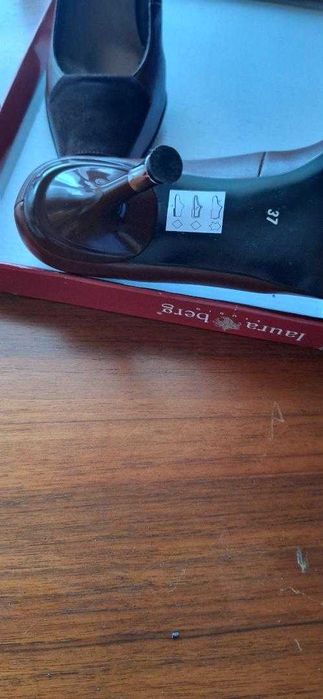 pantofi noi culori negru si maro piele marime 37 -38 pret 100 lei
