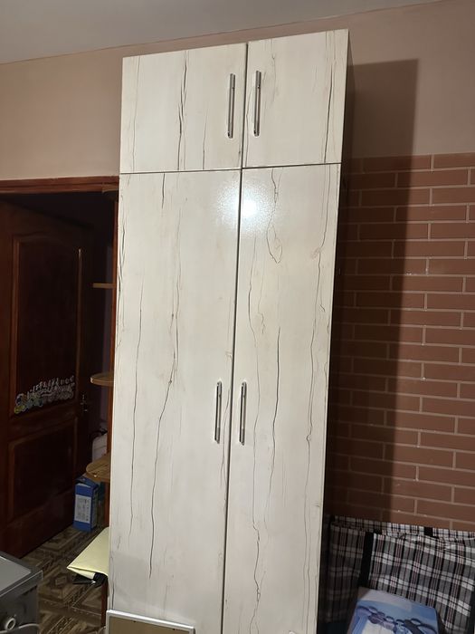 Продам кухонный гарнитур и прихожую.