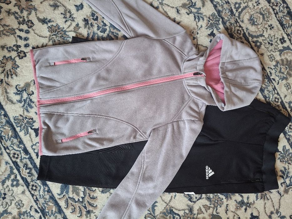 Оригинален панталон ,,Adidas" и планински суичър