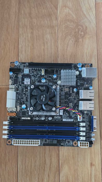 Mini NAS Chenbro + дъно Gigabyte MB10-DATTO-07 (Xeon D-1521, 2x10G LAN) 16GB RAM