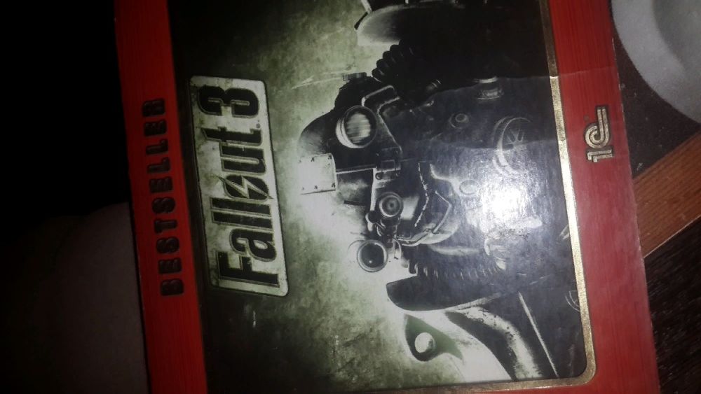 продам две игры компьютерные на дивиди дисках