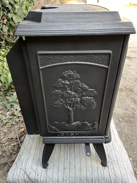 Нова чугунена печка / камина на дърва