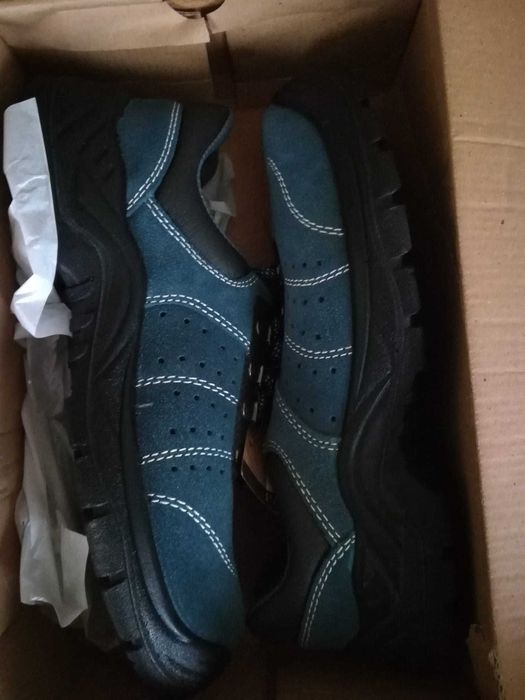 Incaltaminte cu protectie metalica