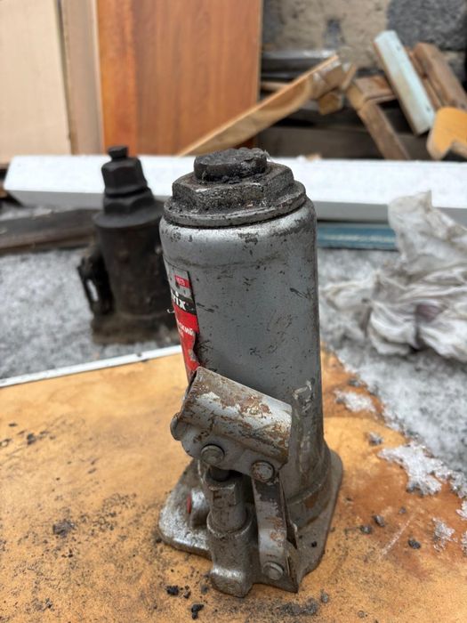 Продать Домкрат