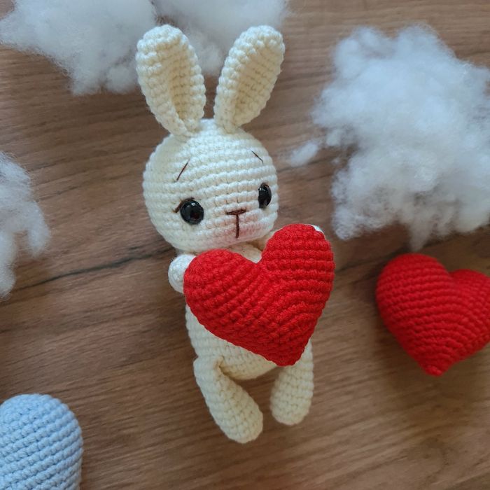 Заяц с сердечком