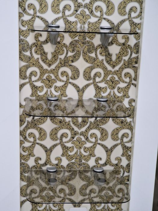 Стъклени стелажи с метални държачи!