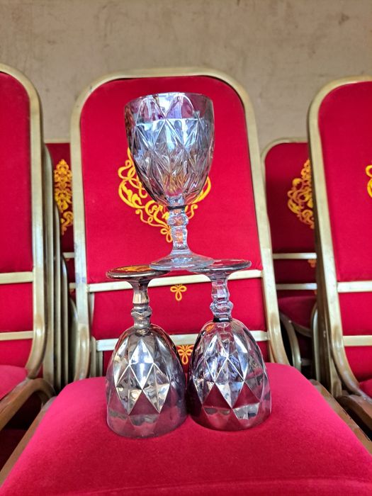 Мартинка фужир сотилади.