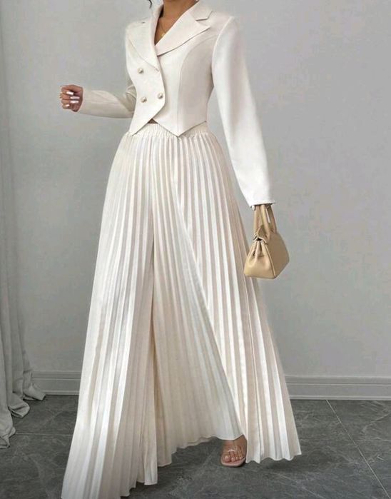 Costum elegant pentru femei L..Disponibil în 2 culori