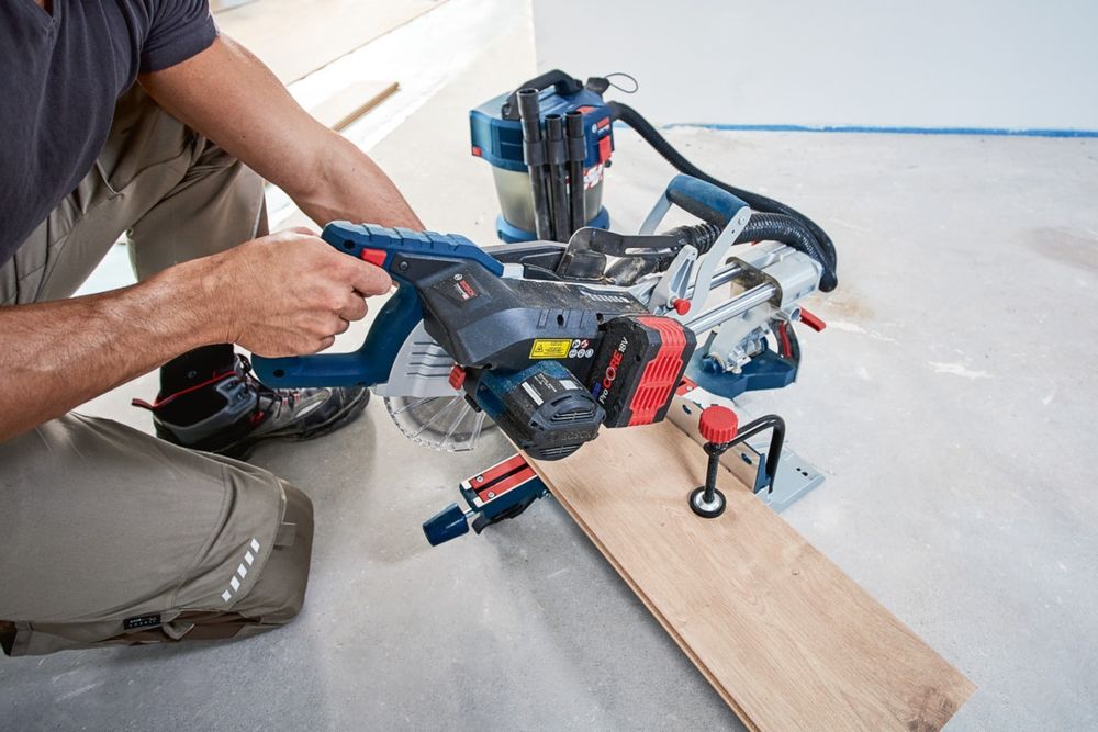 Пила торцовочная Bosch GCM 18V-216 Professional