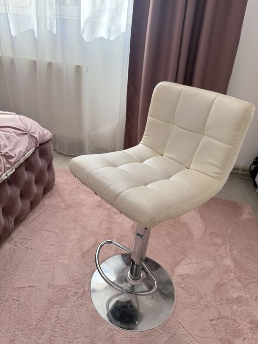 Scaun rotativ make up