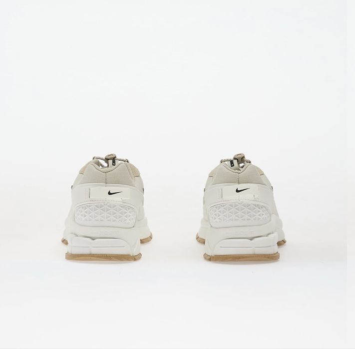 NIKE zoom vomero roam