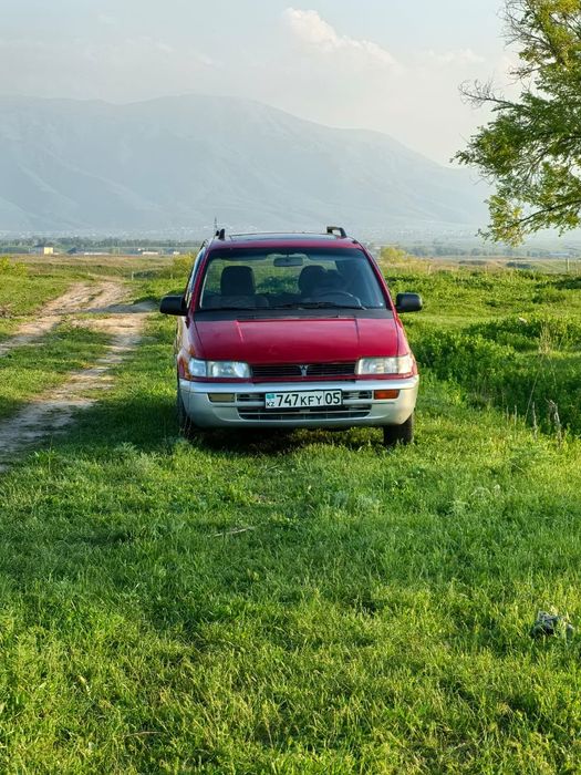 Mitsubishi space runner 1993 года