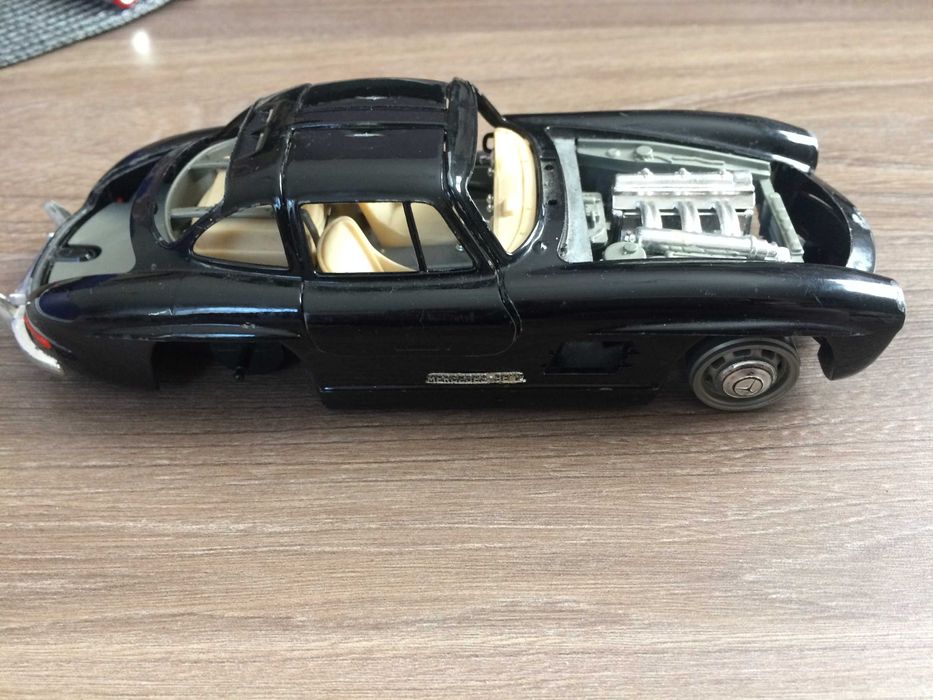 Мерцедес - Бенц 300 SL - 1 /24  на фирма "Burago" Италия - за части