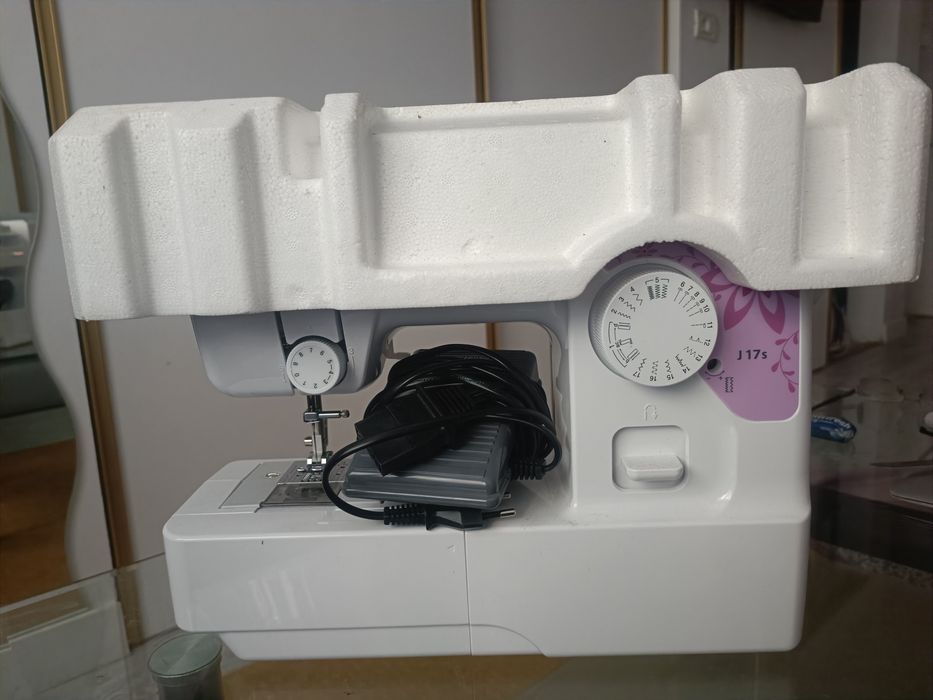 Masina de cusut electromecanica Brother J17S
