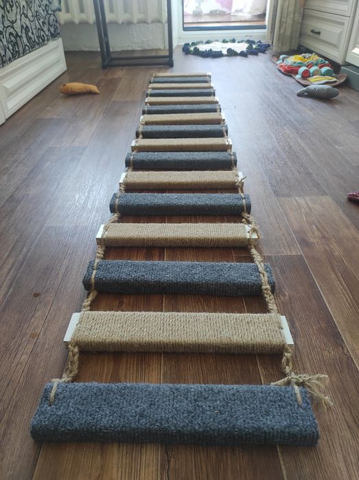 Для кошек лестница, р-н новостройка