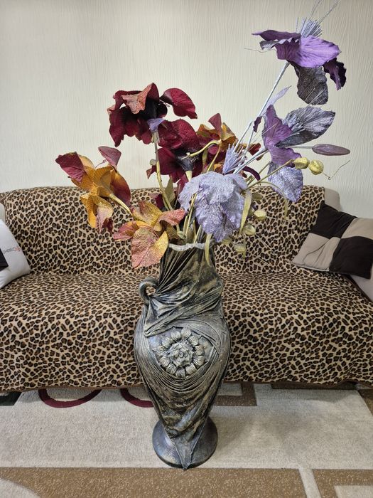 Продается красивая большая ваза напольная