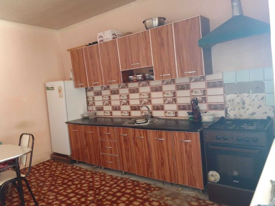 Karmana tuman cho'tqara massivida uy sotiladi