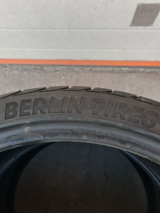 Летни гуми 2 броя BERLIN Sumer UHP1 215 35 R18 дот 0422