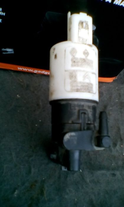 Помпа за чистачки