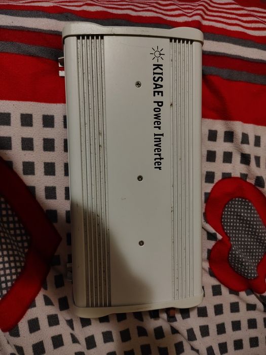 Invertor 12v la 230 v