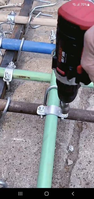 Крепление для труб для стоек