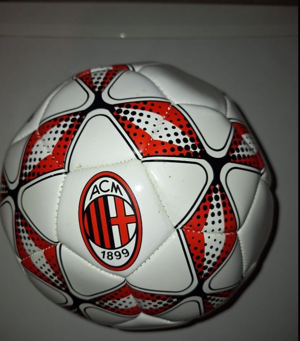 Minge fotbal Ac Milan