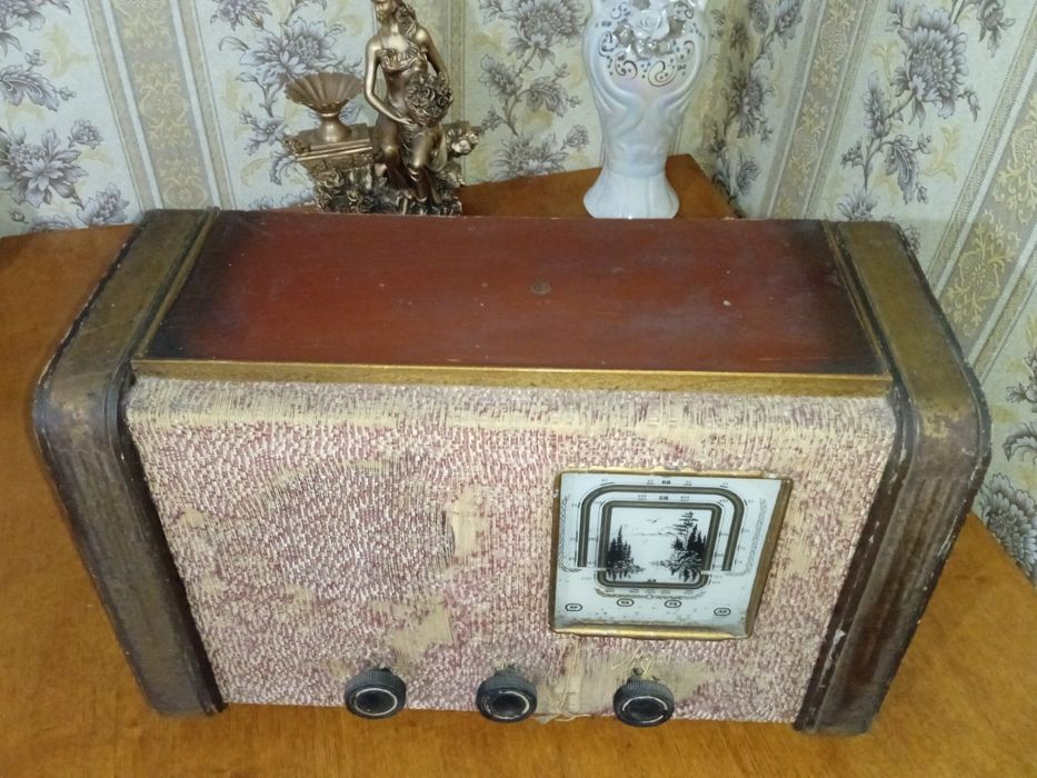 Радиоприемник Рекорд, древний.