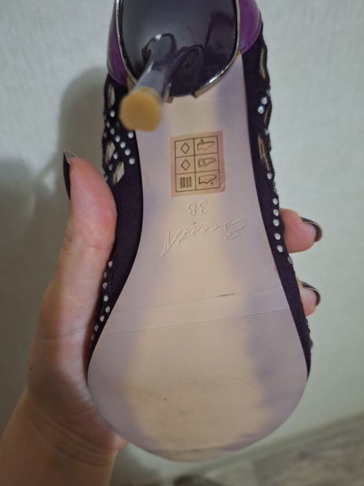 Продам туфли новые