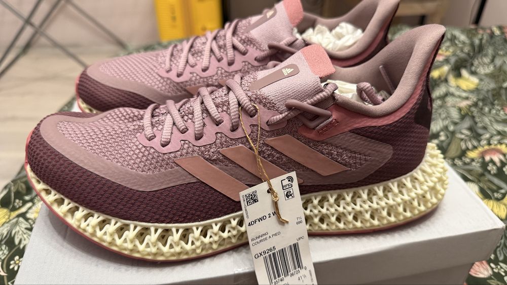 Кроссовки Адидас