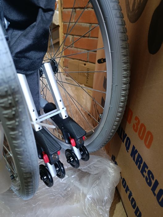 Коляска инвалидная новая , прогулочная