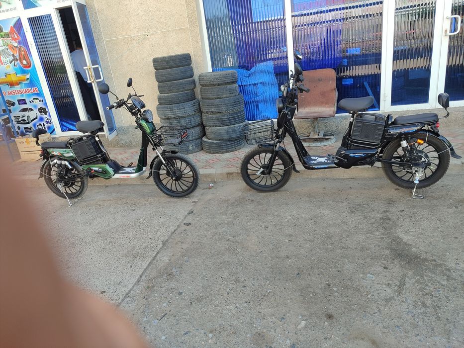 Mini skuter.batarae velik