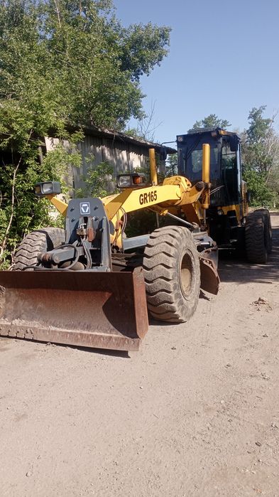 Автогрейдер XCMG