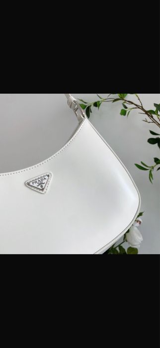 Бяла Чанта Prada
