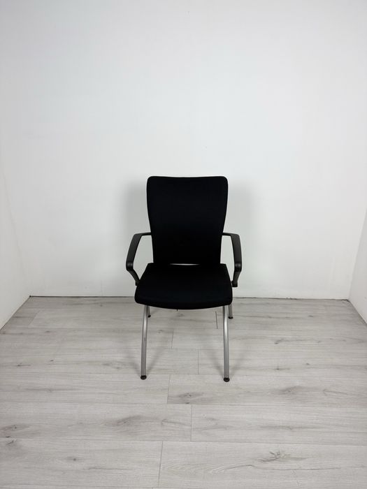 Конферетни столове за комфорт и ергономия с подвижешта облегалка”