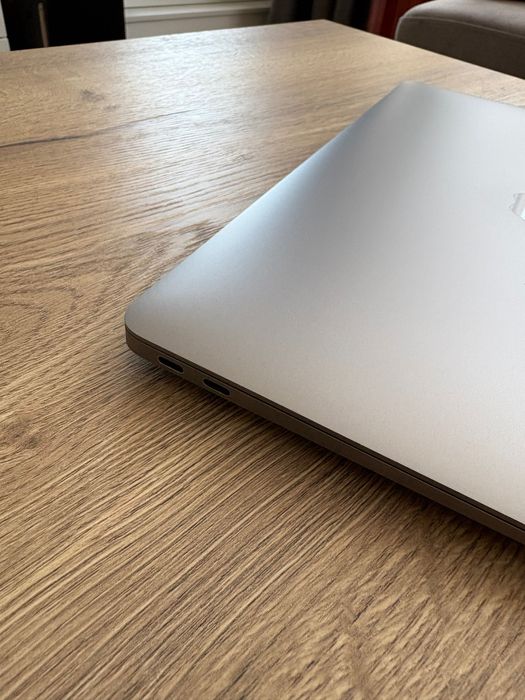 MacBook Air M1 (2020) 16GB RAM / 512GB SSD - Кутия - Добро състояние